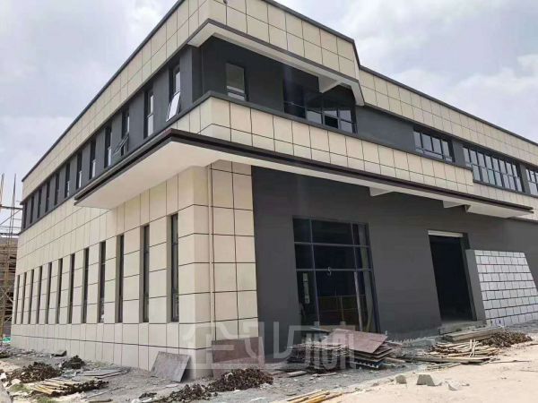 江苏靖江单双层厂房出售面积1750~4460平，可架行车，形象好，园区配套设施完善