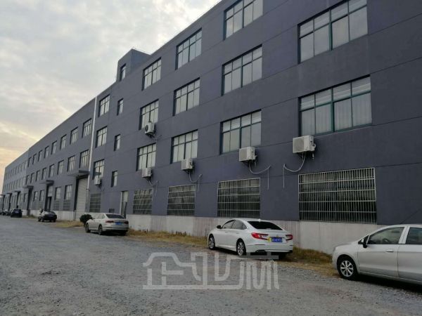 常州新北区奔牛镇单层厂房出租面积2100平,配有2部行车,有油漆环评