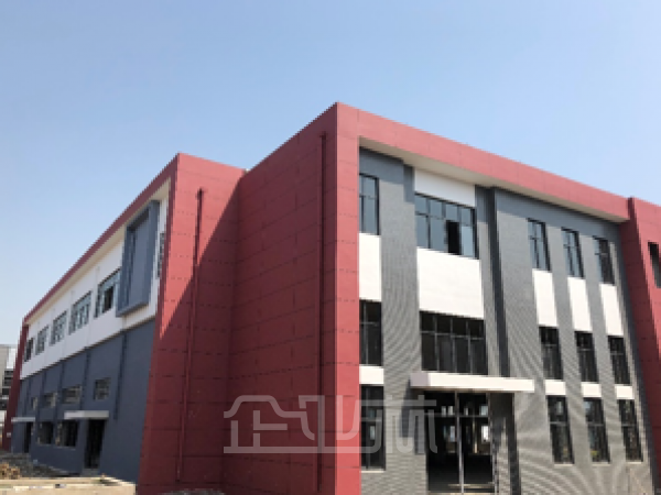 江苏溧阳产业园区双层厂房出售，面积4417.52平，含有办公室，带行车
