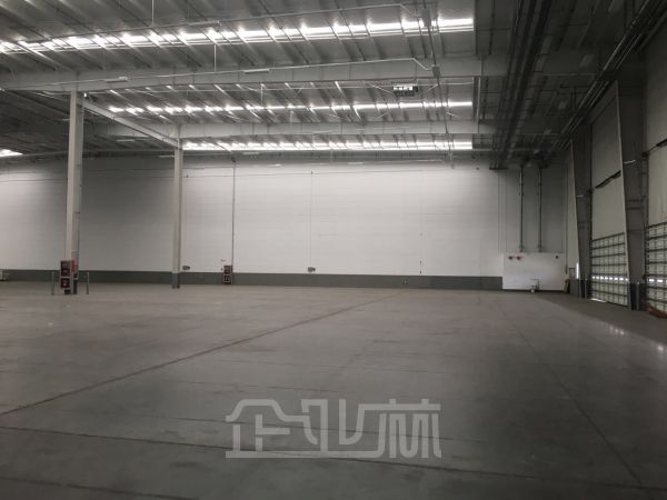 火车头厂房12520平方米 高度14米