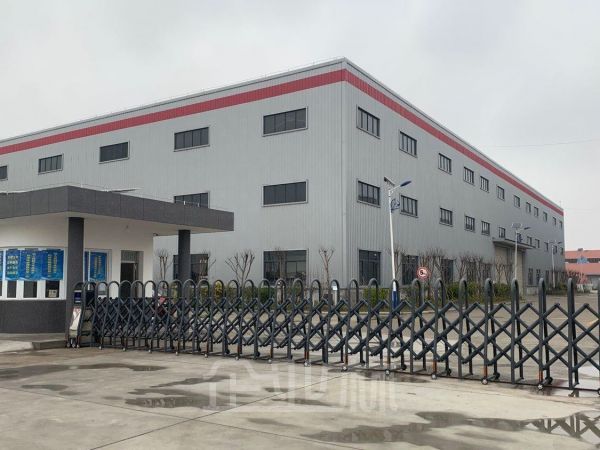 出租：江苏盐城大丰市南阳工业区8000平高标准单层火车头厂房，带行车！！