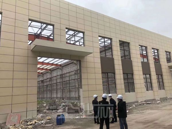 出售嘉兴开发区单层机械厂房，层高10米，50年产权现房，海景厂房