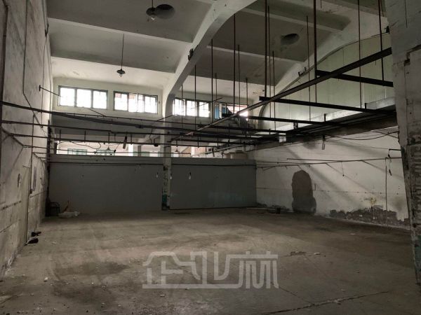 ​出租：杨浦1079平双层厂房，带阁楼，1.55含税含物业费
