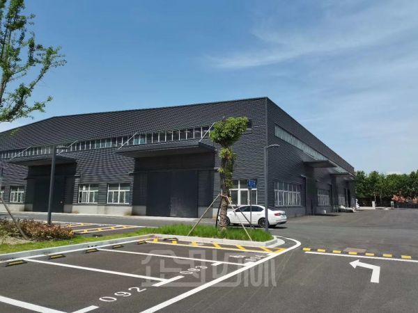 出租 104地块 独栋单层厂房4000平，有5T行车