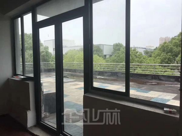 厂房正门图