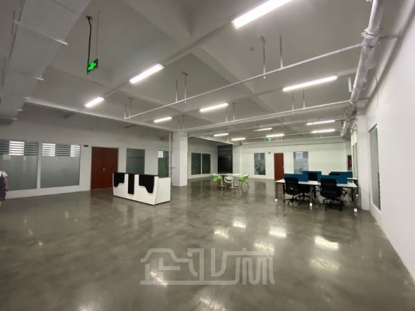 出租：青浦香花桥工业区内多层厂房+办公7000平，可分租，办公面积已分割。