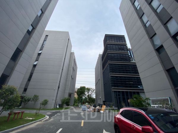 厂房正门图