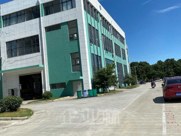 苏州工业园区湖东一栋三层厂房9800平分割出租