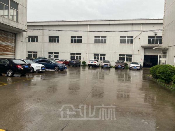 嘉定华庭单层一局二火车头厂房出租面积3350平，配电量达，交通方便易招工