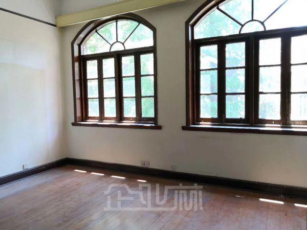 出租：静安区百年老洋房（带露台）优秀历史建筑1000平！！