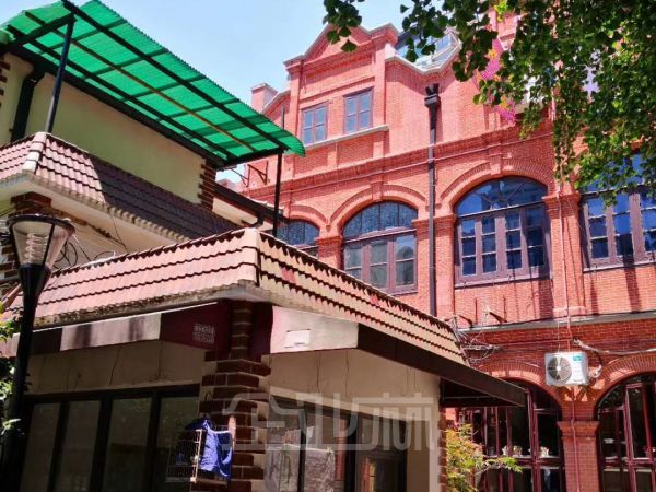出租：静安区百年老洋房（带露台）优秀历史建筑1000平！！