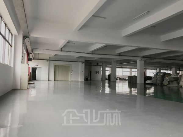 无锡新区9500平大面积厂房/仓库，可分租，有货梯