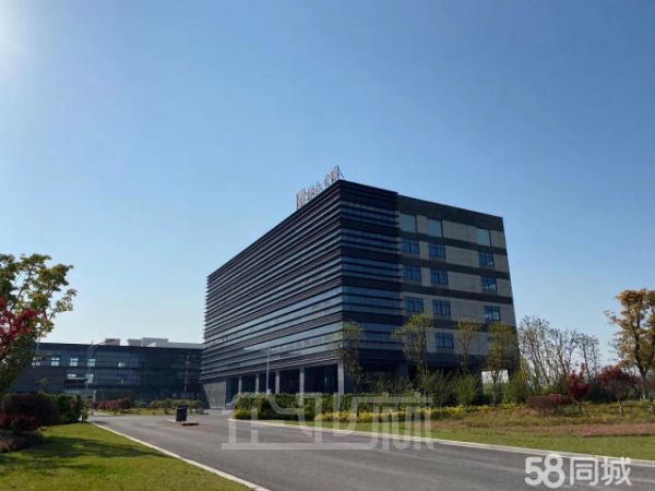 出售通港工业产业园厂房，地理位置佳，800−3000平，独栋和联排有产权