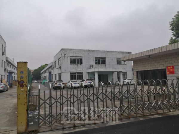 出售松江车墩独门独院火车头厂房1800㎡，产证齐全