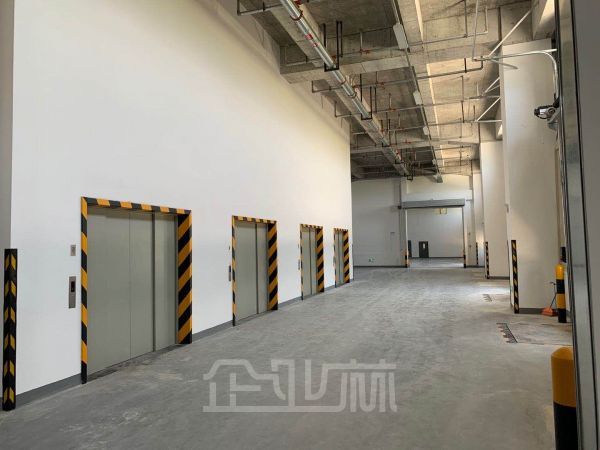 出租：奉贤海湾104地块双层高标准电梯库3850-18000平！可注册，可生产！！