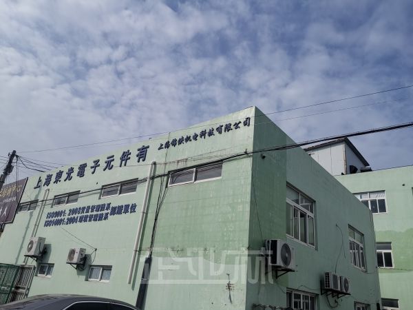 嘉定华亭厂房仓库出租，大小型车均可自由出入，交通便利、价格低廉可面议！