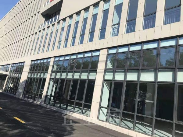 出租松江17000平厂房 可分割 门口有轨电车