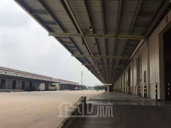 无锡区双边高标仓库出租12000平米，双边月台库，50米道路宽阔，无税收要求，行业无要求，交通便利！
