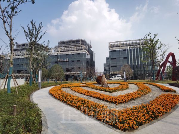厂房正门图