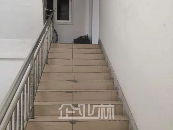 出租 上海青浦2000平家具厂房（有环评，可加工油漆）