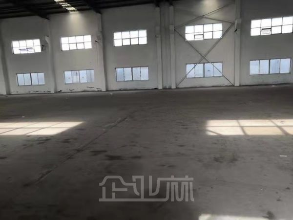 出租白鹤1200平厂房 火车头结构 大平层无立柱