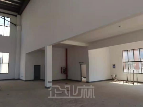 层高11米单层，靠近高速，高铁站。五十年独立产权，首付一成