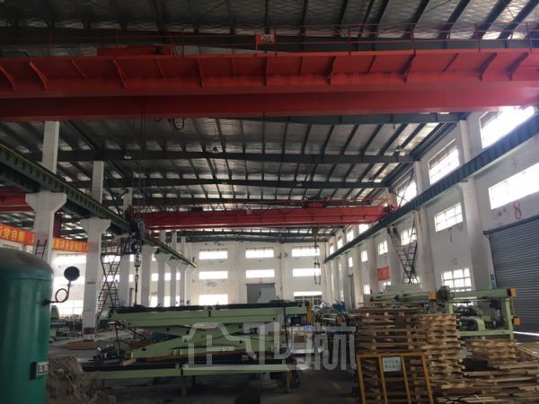 沪太路罗店有独立2000平米厂房出租，有行车