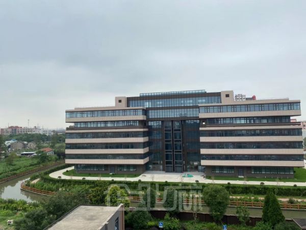厂房正门图