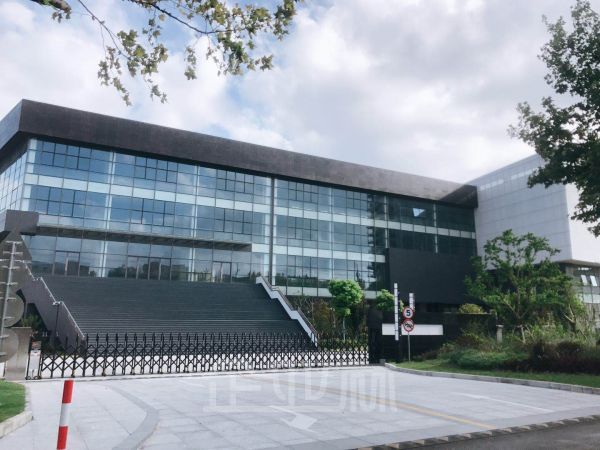 厂房正门图