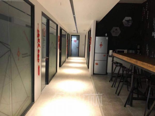 ​出租徐泾一楼521平 复式楼 得房率120% 精装修 行业不限