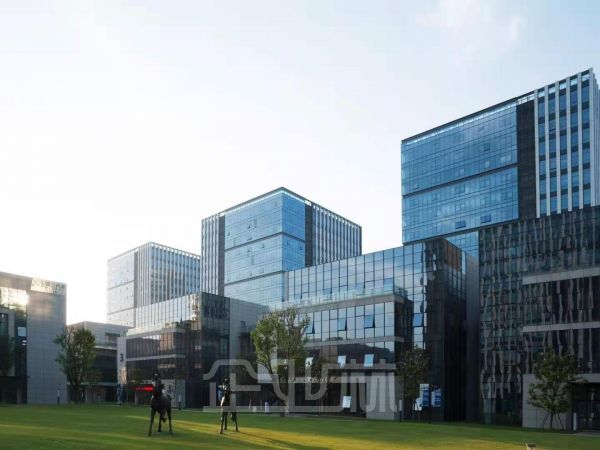 华新独栋1961平米  精装修带家具 直接拎包入住  空中花园