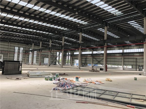 出租 太仓全新厂房2600平-5200平，行车已装，标准配套，证件齐全 低价优惠