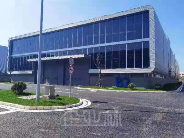 出售 上海市金山区单层3340平  多层厂房4400平  104地块，各证齐全 50年产权