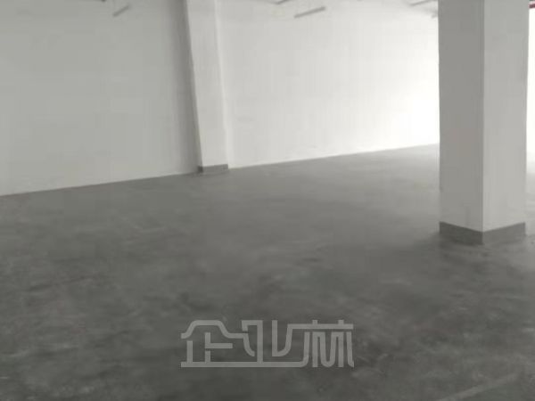 招租300−3000平 标准化厂房仓库、配套齐全，政策优惠、停车免费、无中介费