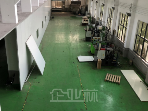 武进雪堰2200平方双层厂房出租带货梯