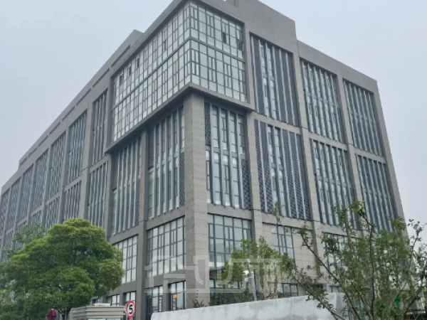 厂房正门图