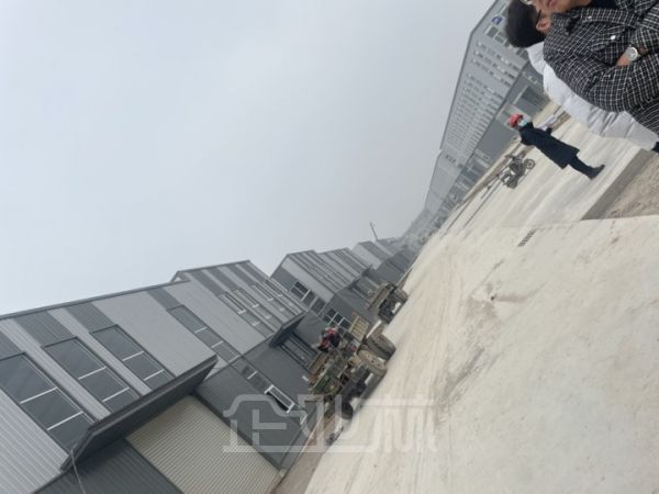厂房正门图