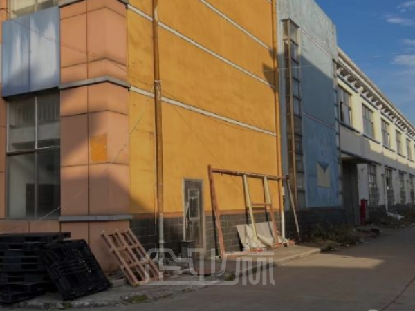 出售车墩，占地8亩两栋双层火车头5656平，可独院，可分栋出售104地块