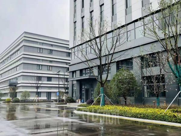 厂房正门图