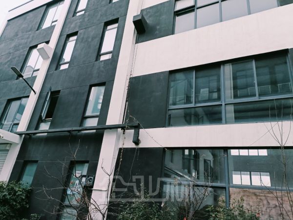 厂房正门图