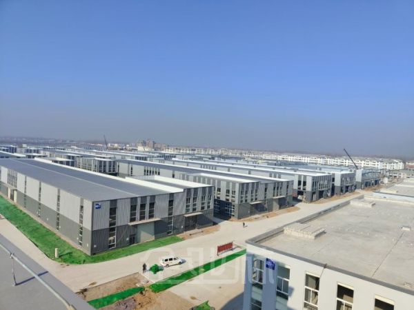 厂房正门图