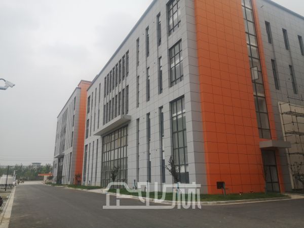 张家港锦丰三兴镇高速路口，全新厂房6000平可分割出租，价格便宜
