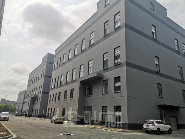 出租张家港锦丰沙洲智造园全新厂房,底层9m带10t行车，货梯5t，价格低！