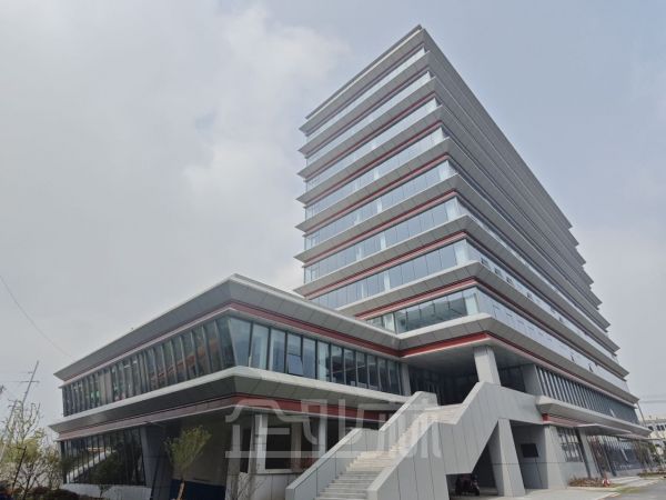 厂房正门图