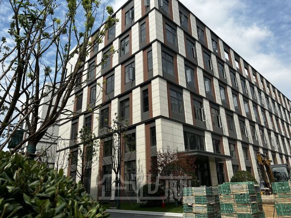 厂房正门图