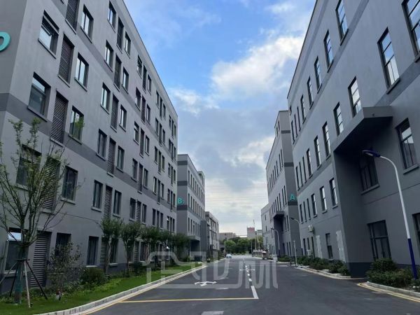 张家港沙洲智造园全新架行车厂房40000平分割出租