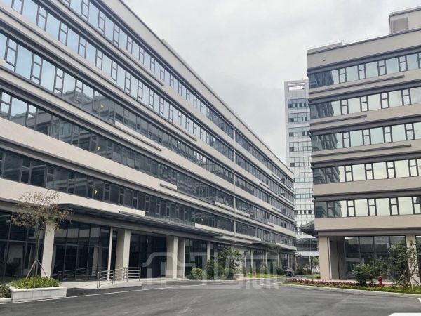 出售临平开发区20亩土地，全新厂房22500平方