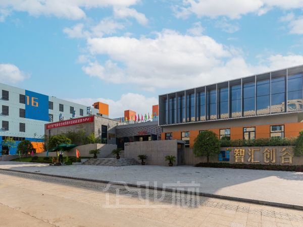 厂房正门图
