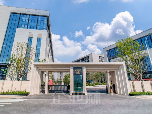 新桥开发商直招，法式独栋研发楼出租，104地块