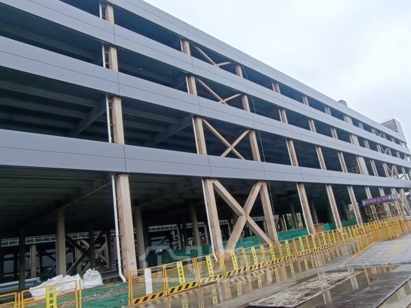 厂房正门图